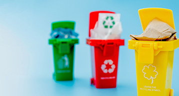 foto bidoni dai diversi colori