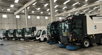 foto deposito automezzi salerno pulita